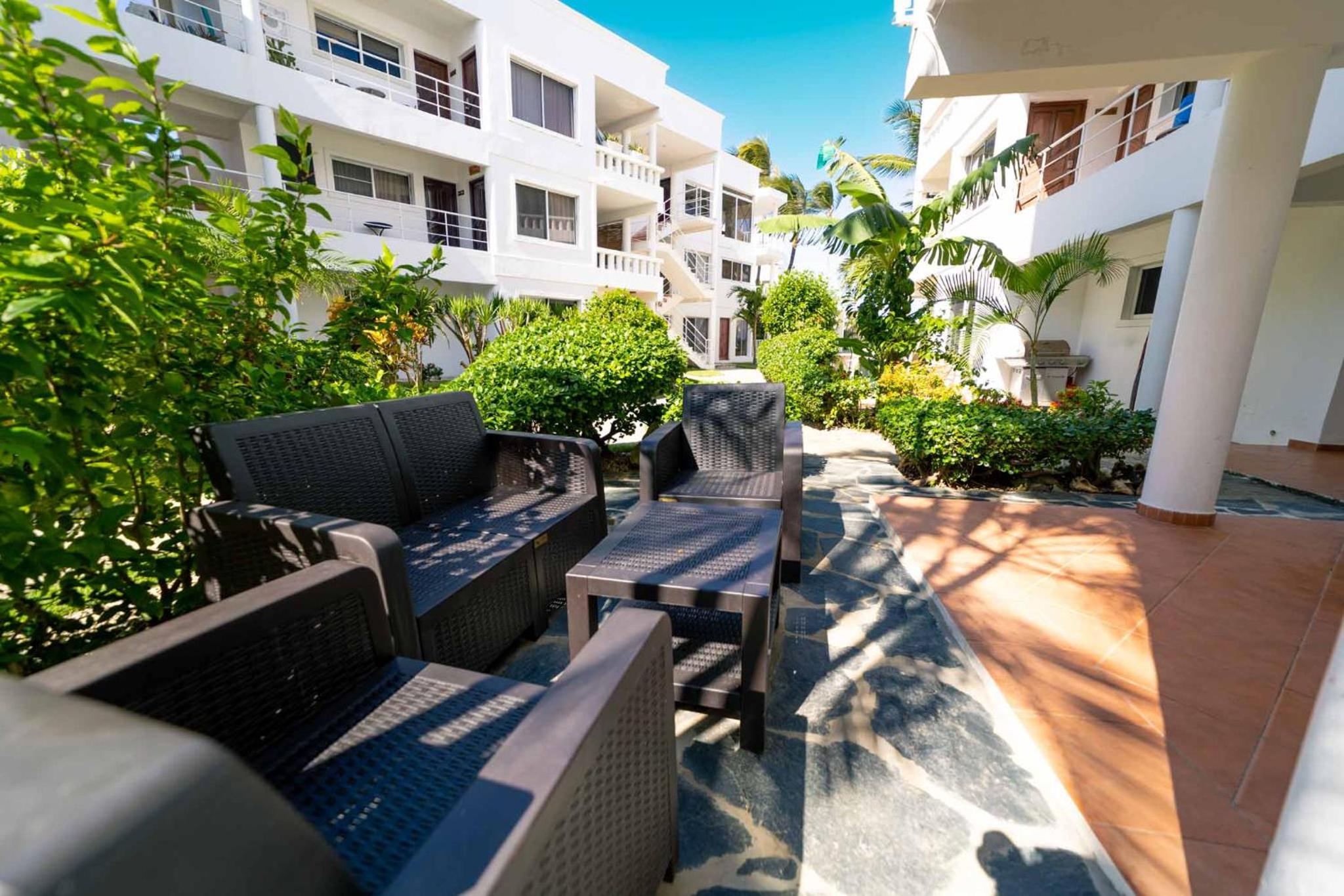 Oceanfront Kite Beach, 1BR, 30 feet to sand, Pool, 200Mbps WiFi view 4