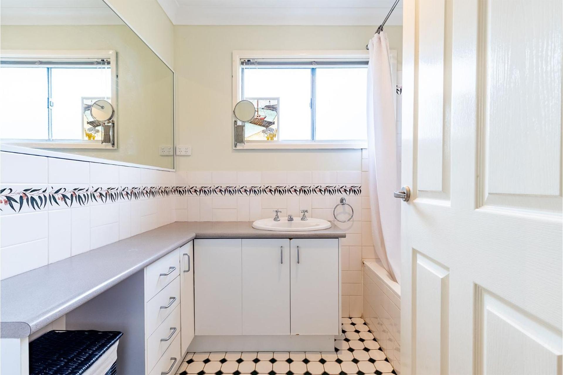 18 Irene Crescent pet friendly holiday home