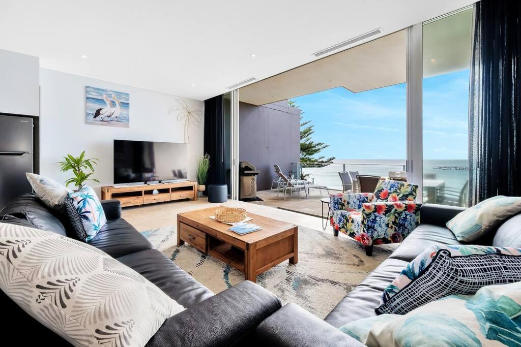 Paradise Penthouse - Beach Front Style and Luxury