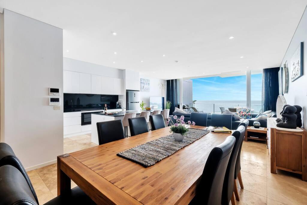 Paradise Penthouse - Beach Front Style and Luxury