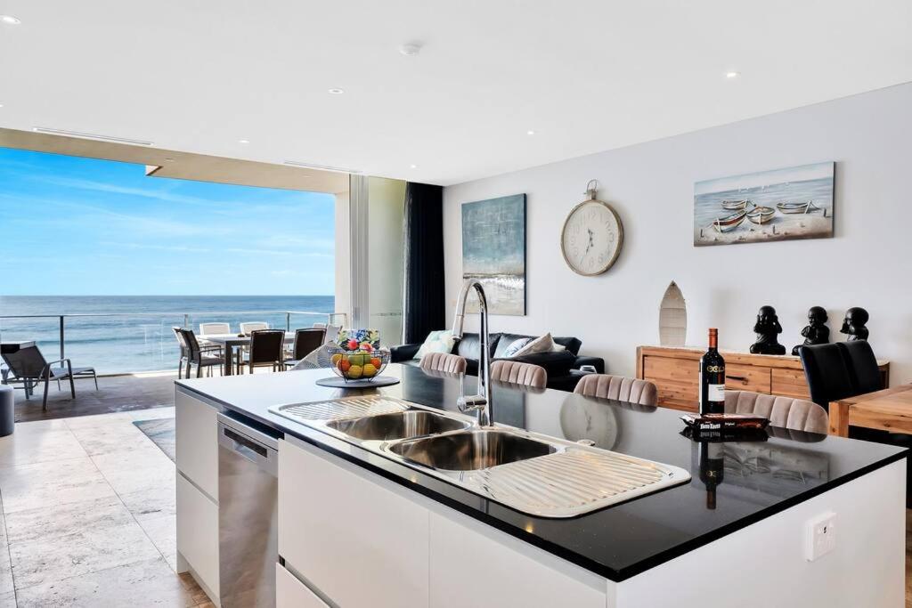 Paradise Penthouse - Beach Front Style and Luxury