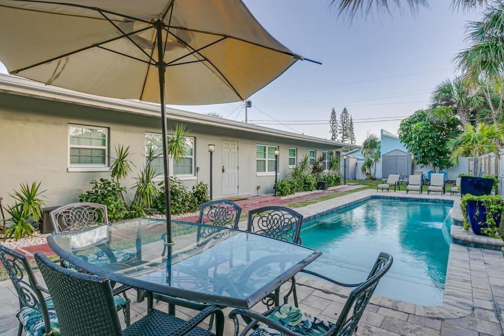 Titusville Vacations - Entire Villa - Sleeps 16 Heated Pool East of A1A - Property Image 1