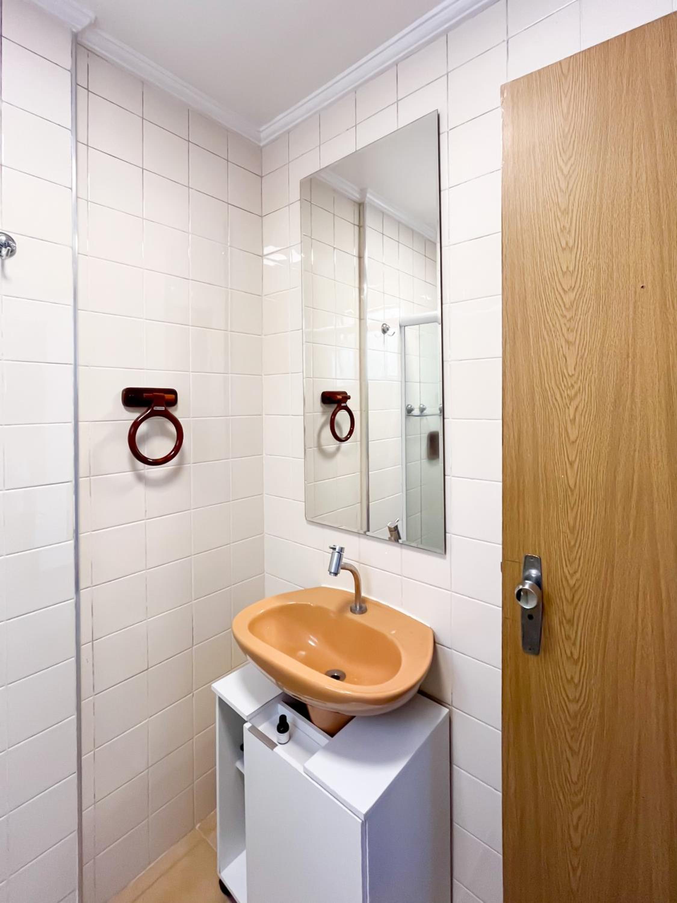 Apt 2 dorm na quadra da praia Ocian - Praia Grande SP