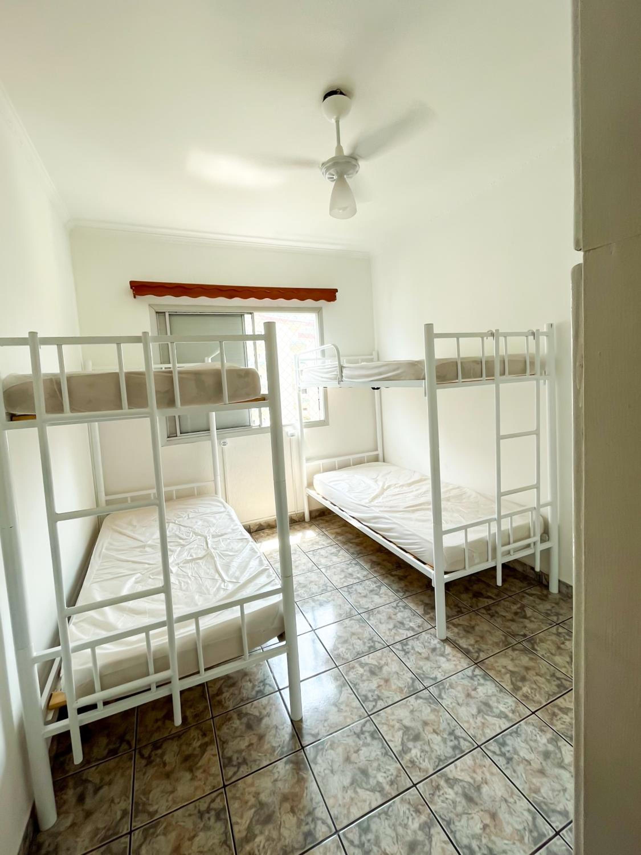 Apt 2 dorm na quadra da praia Ocian - Praia Grande SP