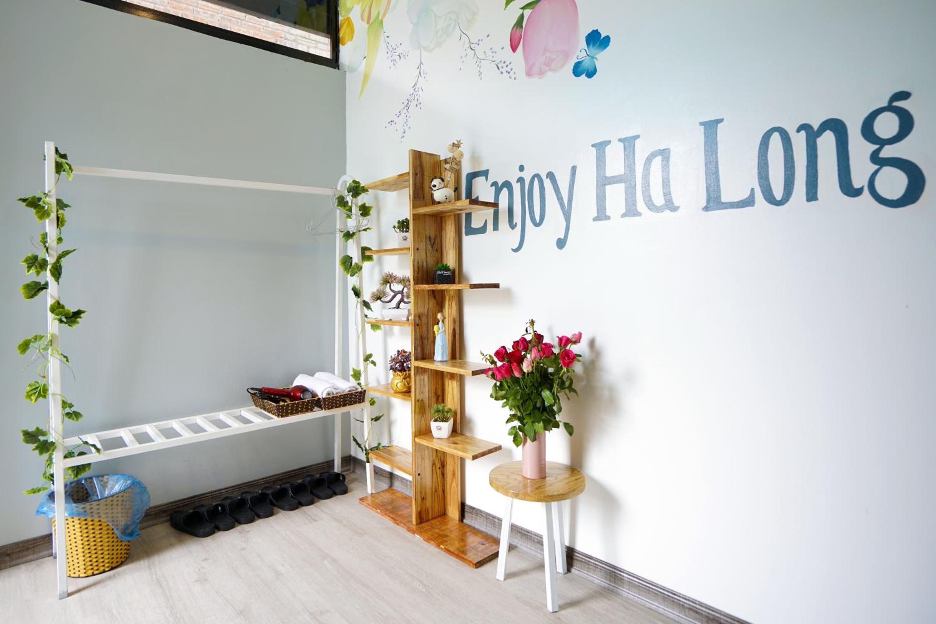 Private room in Halong center-Almor Homestay