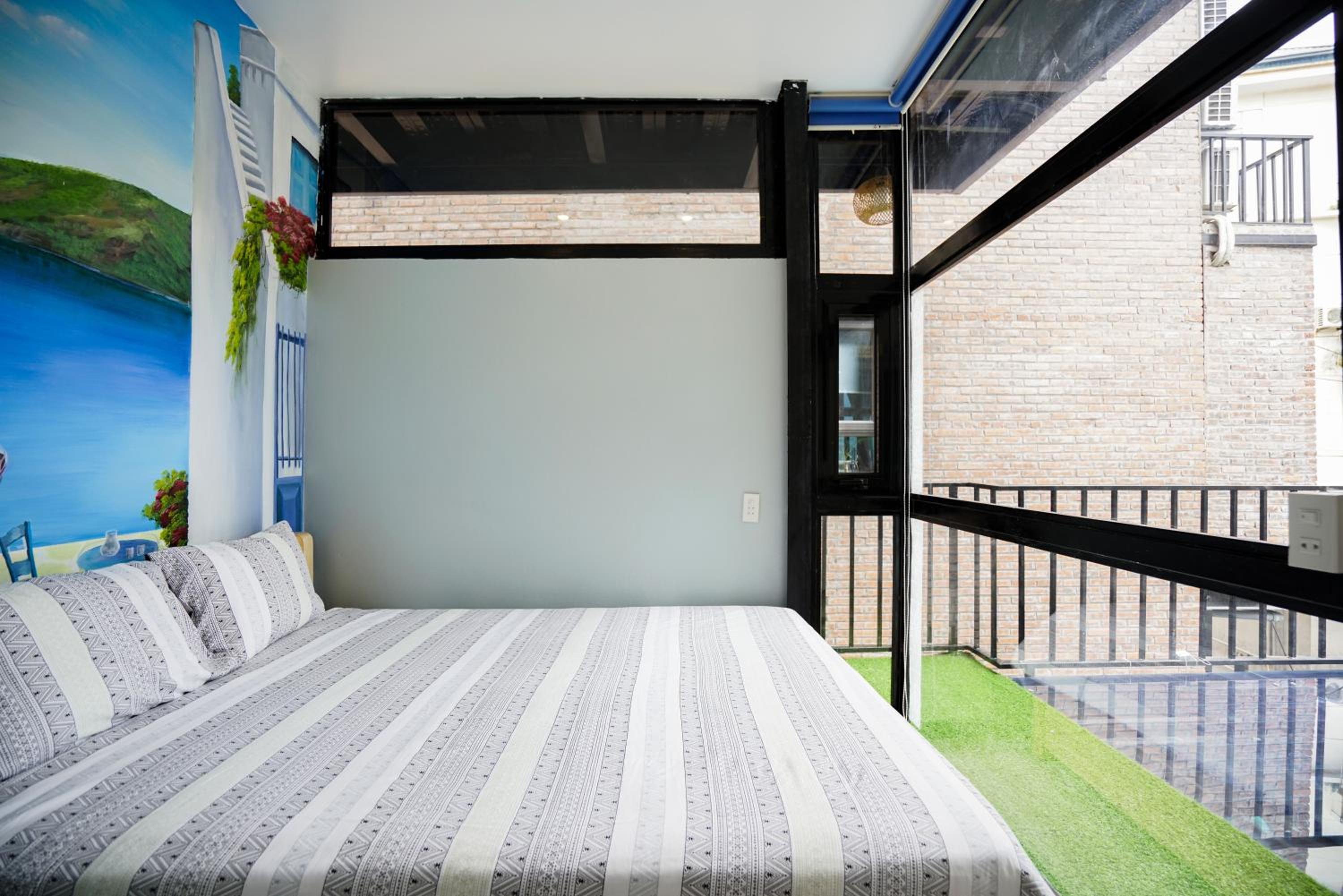 Private room in Halong center-Almor Homestay