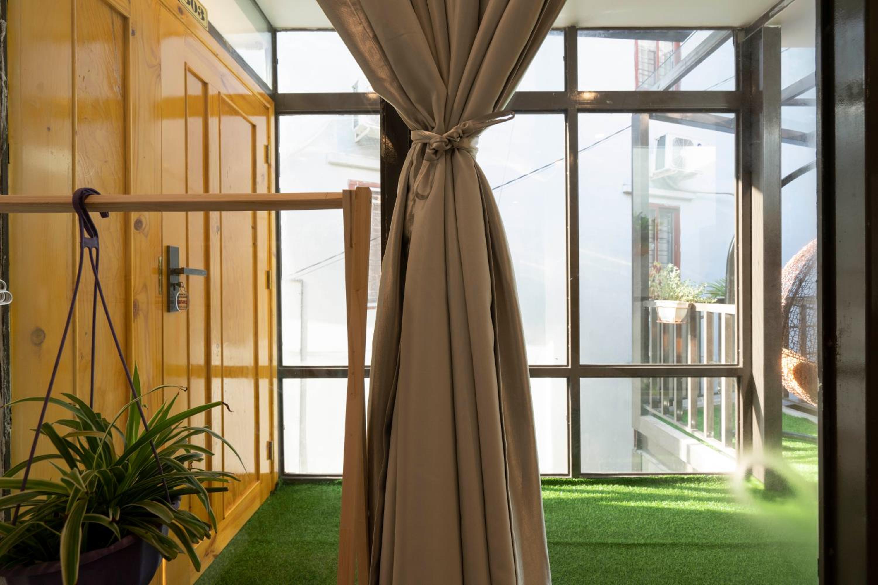 Private room in Halong center-Almor Homestay