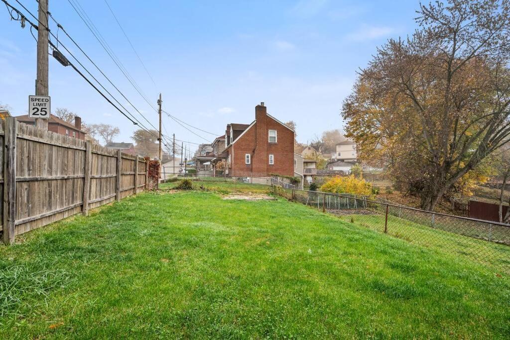 Open Floor Spacious Home, 15min from Downtown, Private Garage, Kids Friendly view 4
