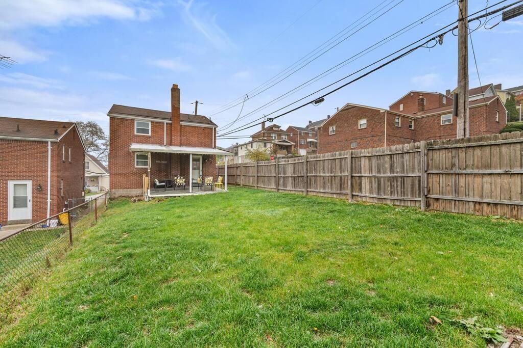 Open Floor Spacious Home, 15min from Downtown, Private Garage, Kids Friendly view 3