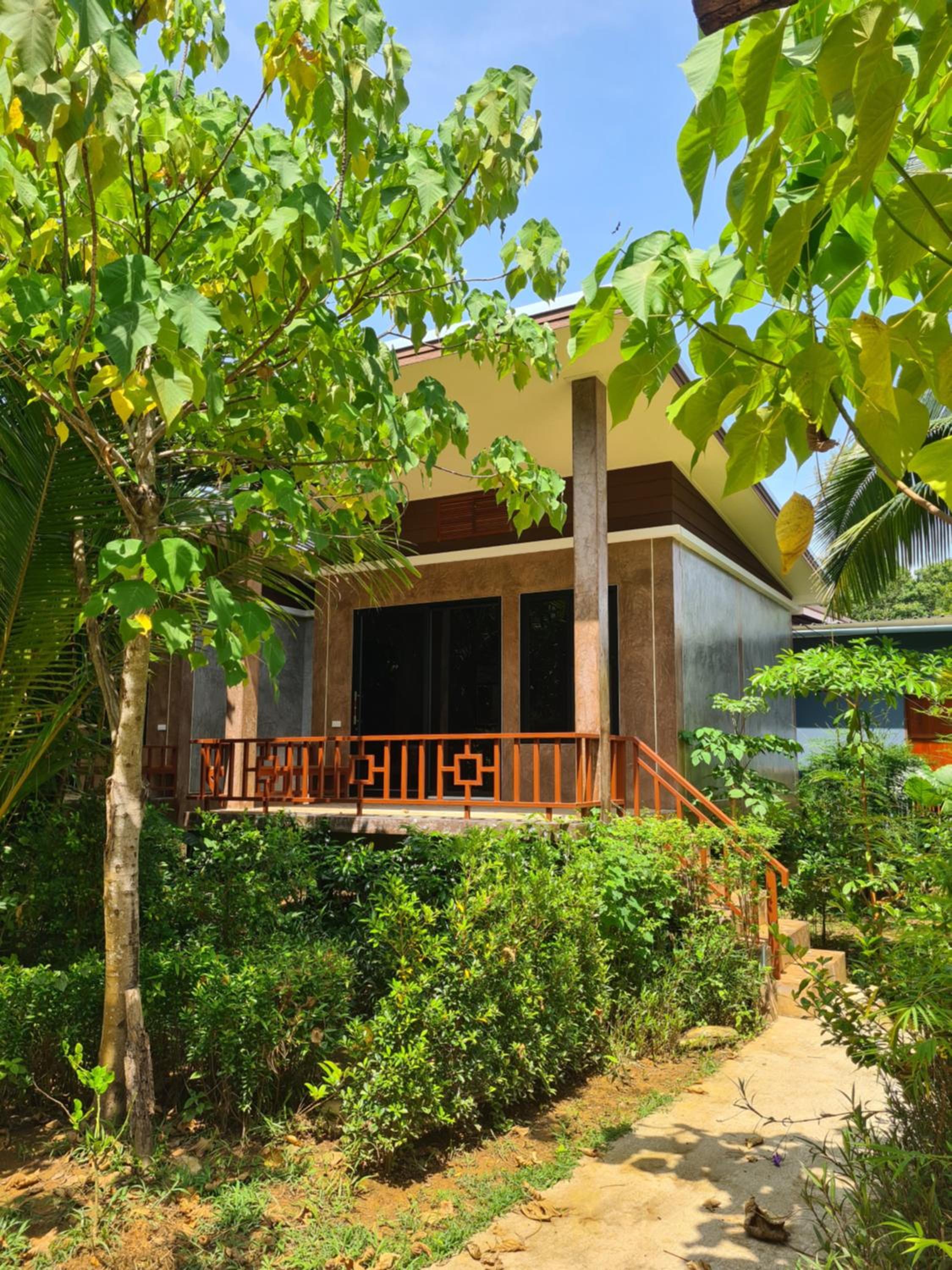Hotel Lanta Pearl Beach Resort - Image 1