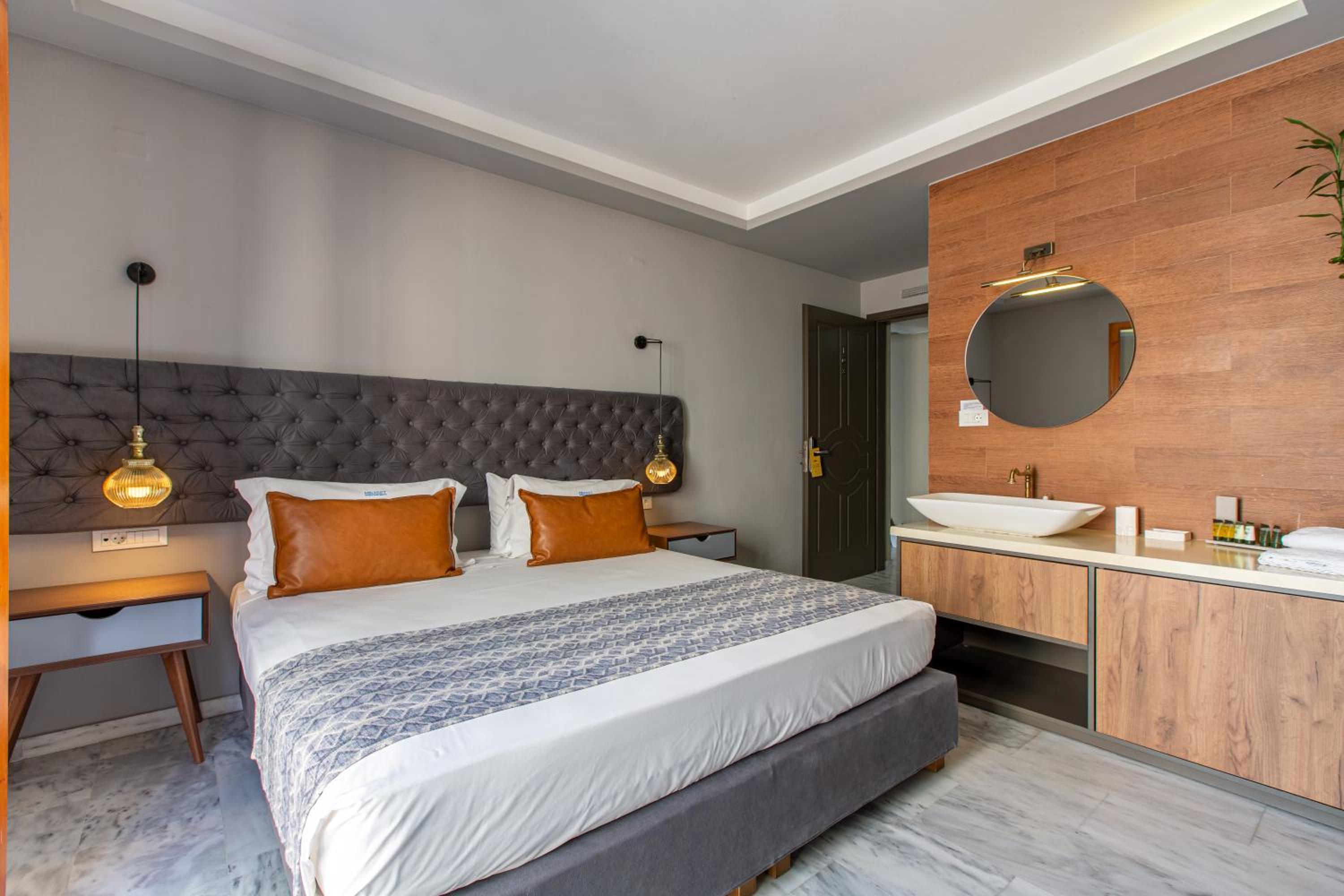 Minaret Suites and Apartments