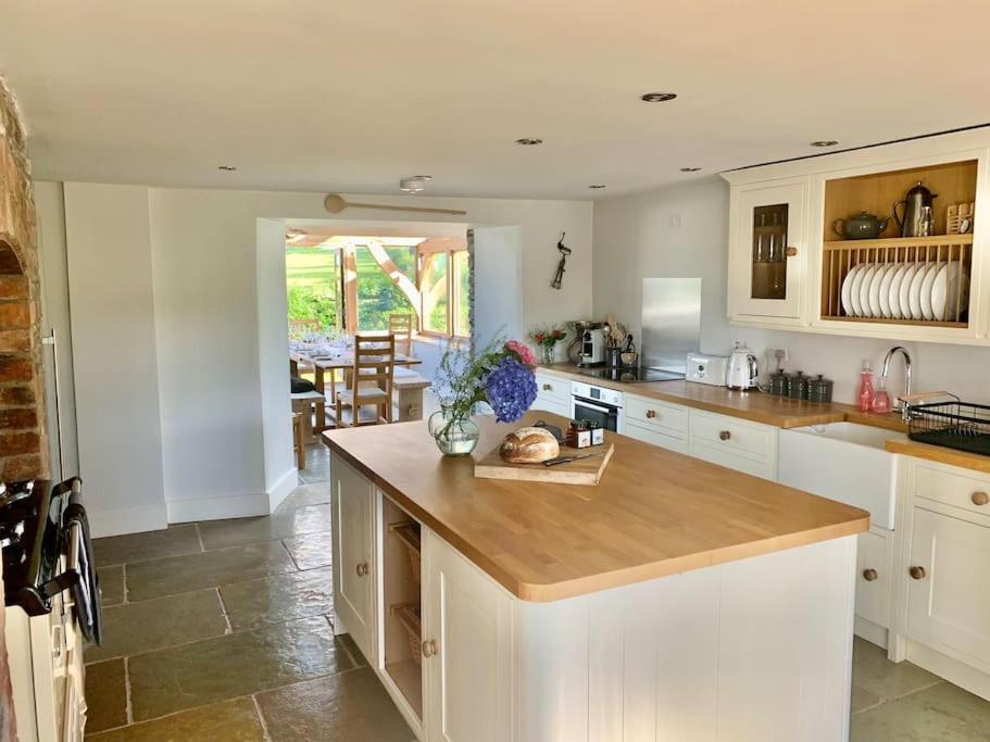 Coed farm-hot tub-sleeps 12-near Brecon view 4
