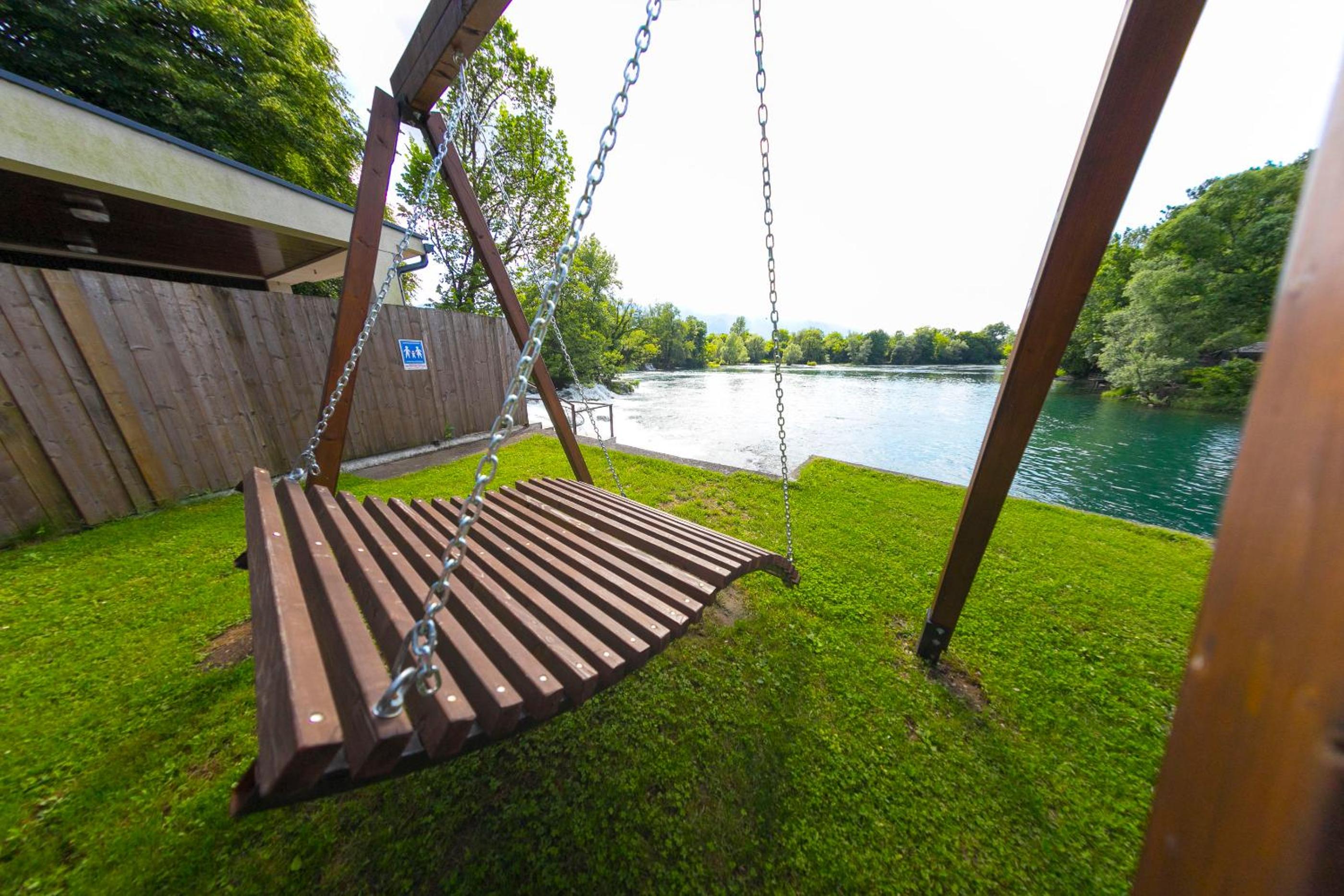 Holiday Homes Pozitiva