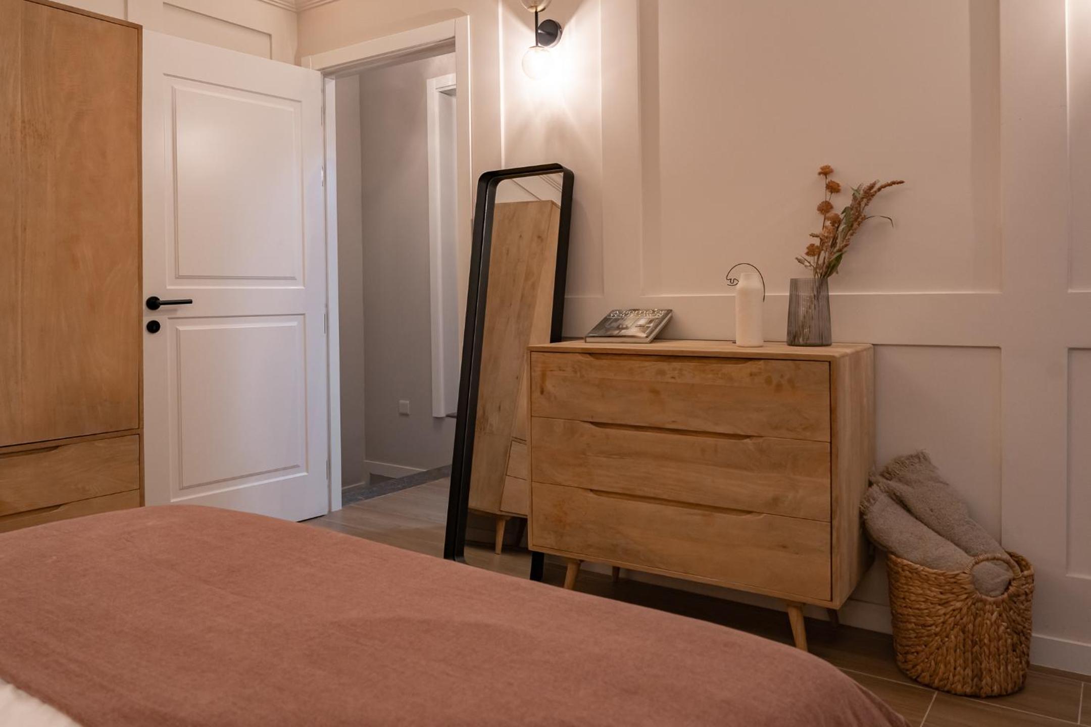Luxury 2BDR in the Heart of Valletta! TV and WiFi view 4