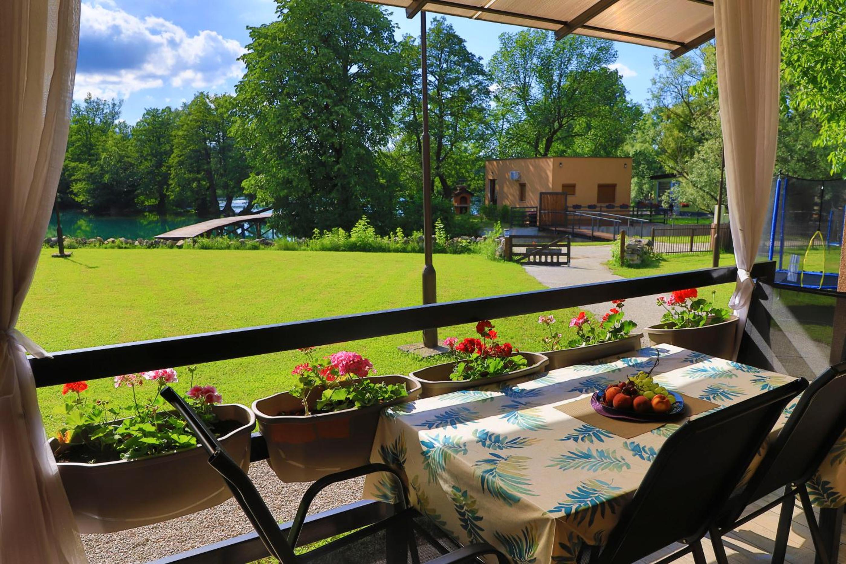 Holiday Homes Pozitiva