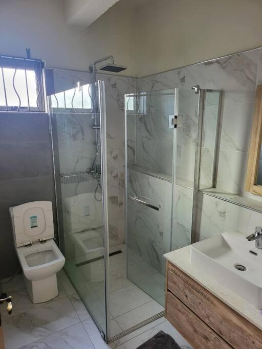 luxury cheerful 4 bedrooms villa in Calodyne view 4