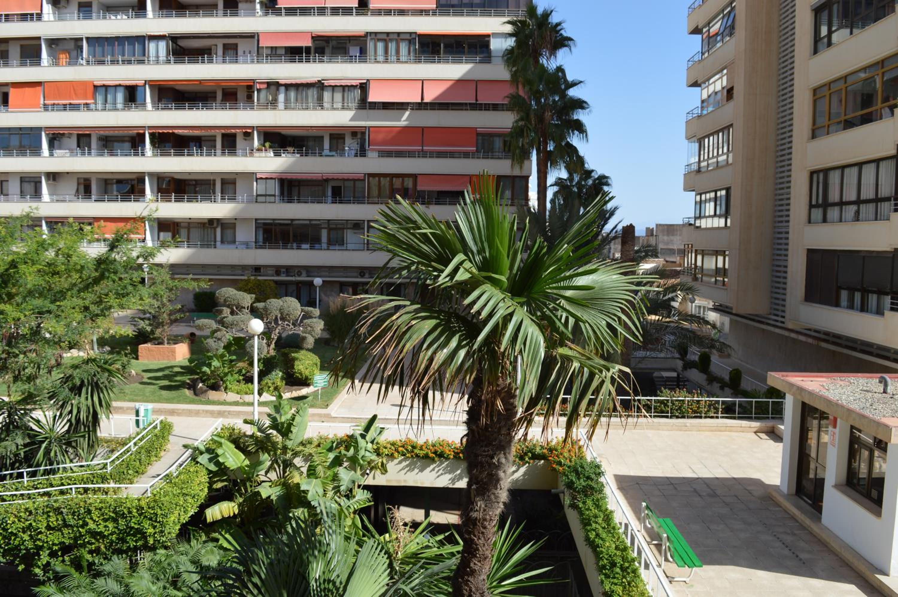 La Nogalera modern and spacious Apartment with pool and sea view
