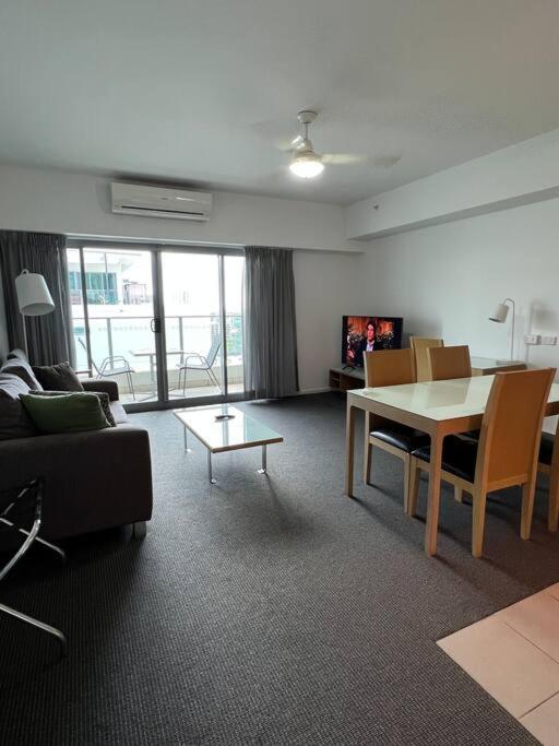 Pandanas Apt 4 (13th floor with great views)