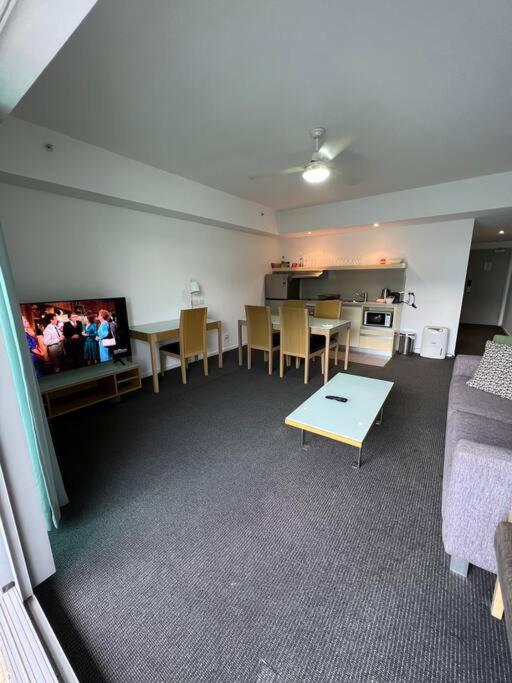 Pandanas Apt 4 (13th floor with great views)