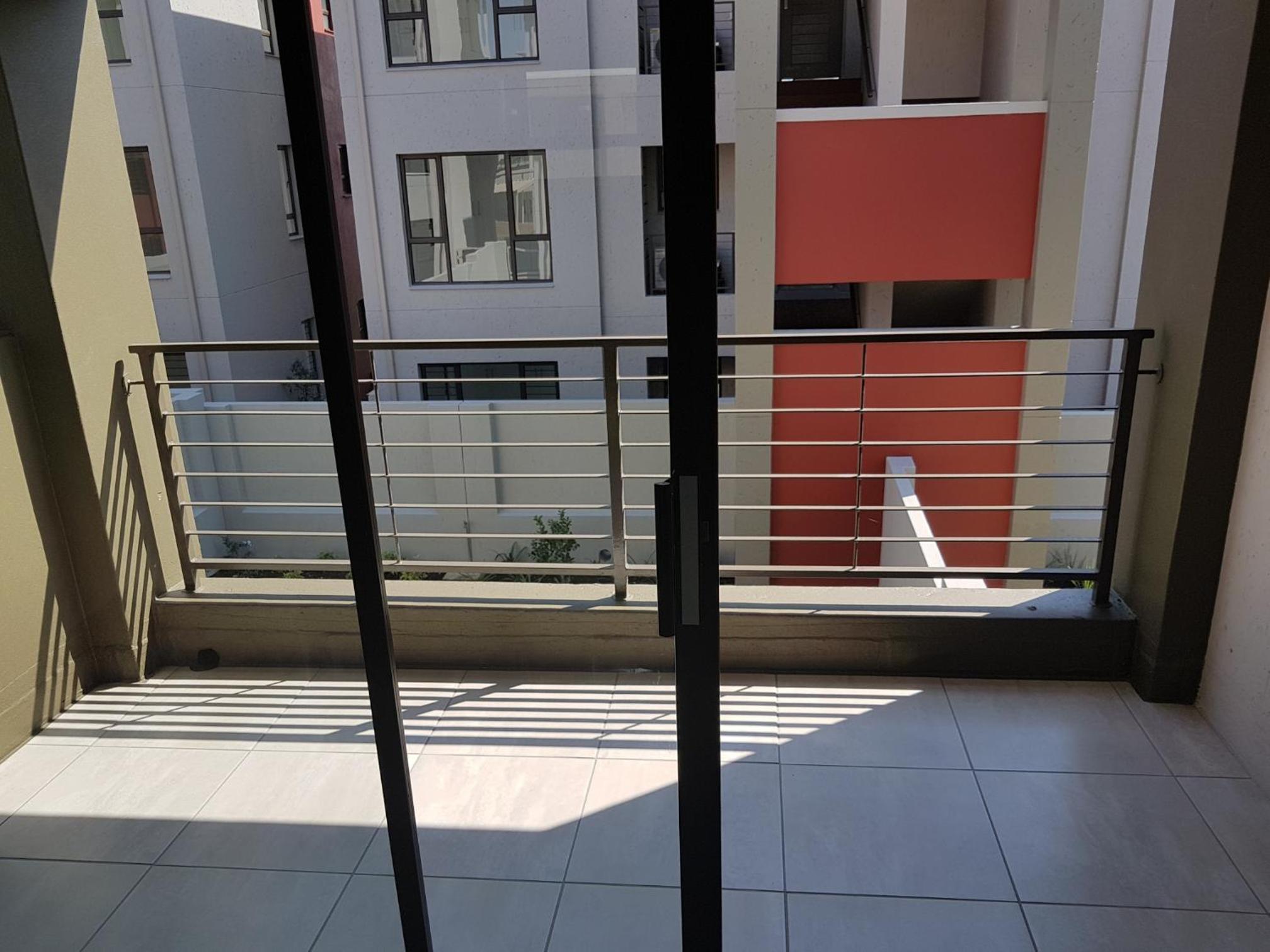 Lovely, Modern, Contemporary 1 Bedroom Apartment.