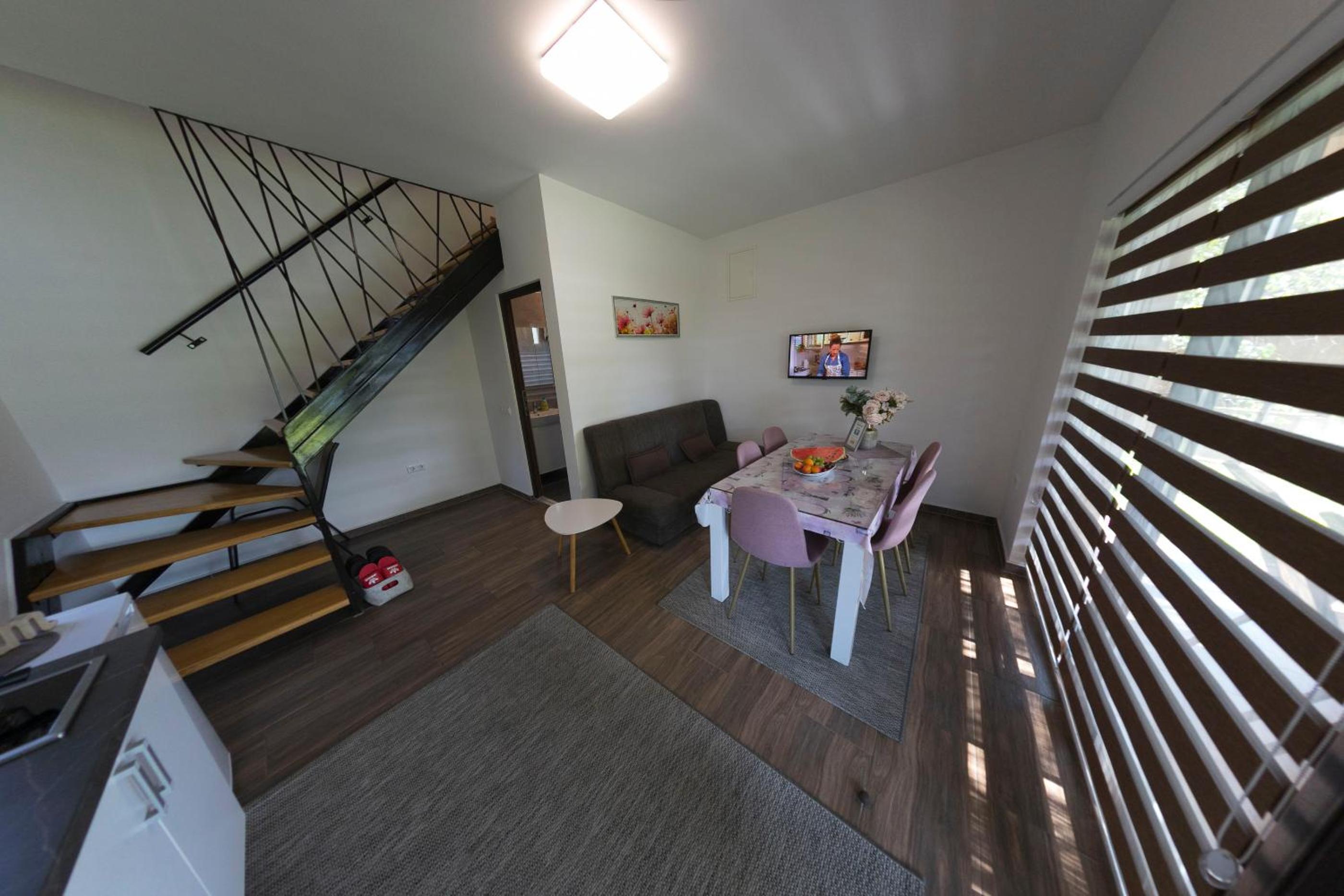 Holiday Homes Pozitiva