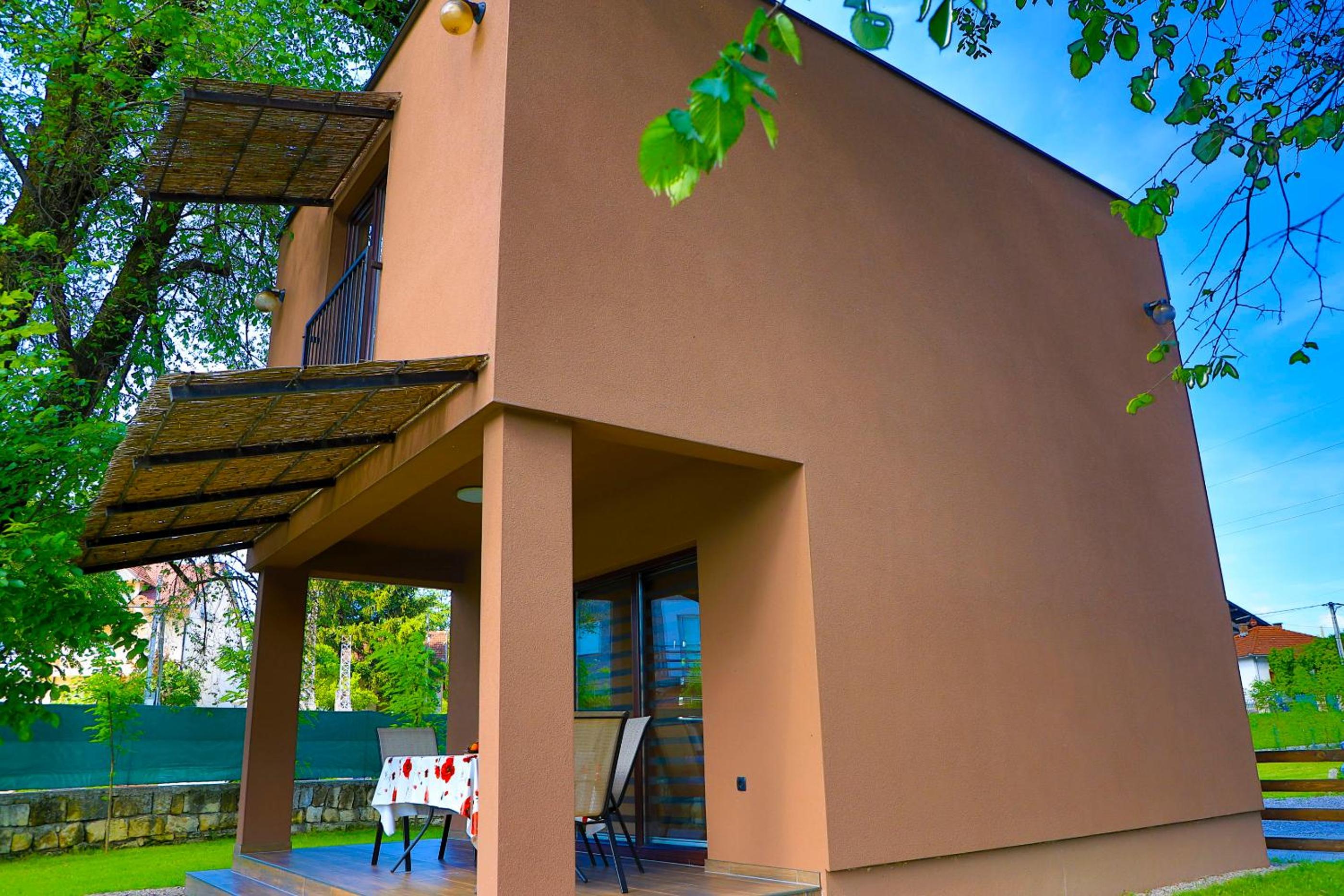 Holiday Homes Pozitiva