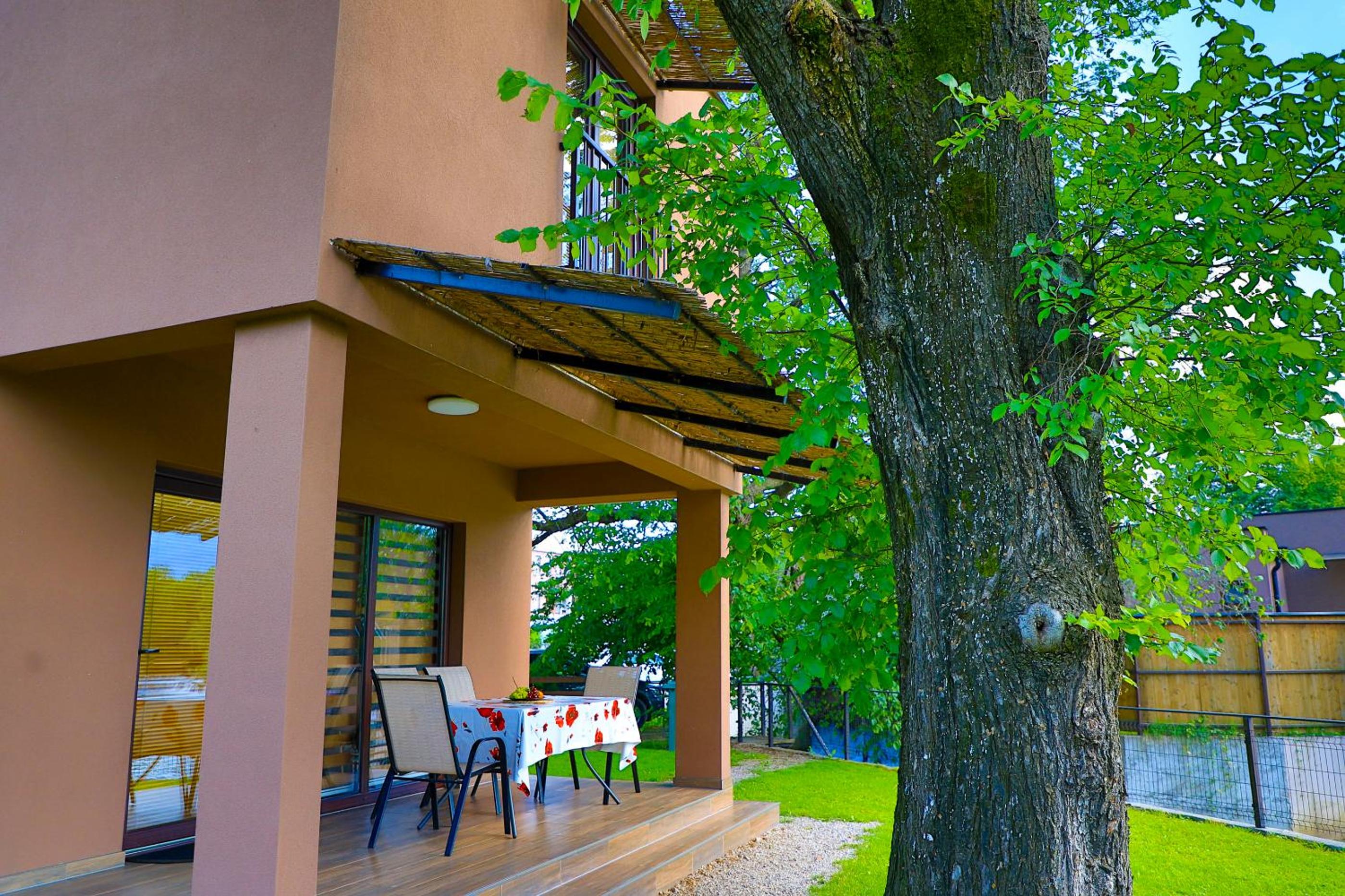 Holiday Homes Pozitiva