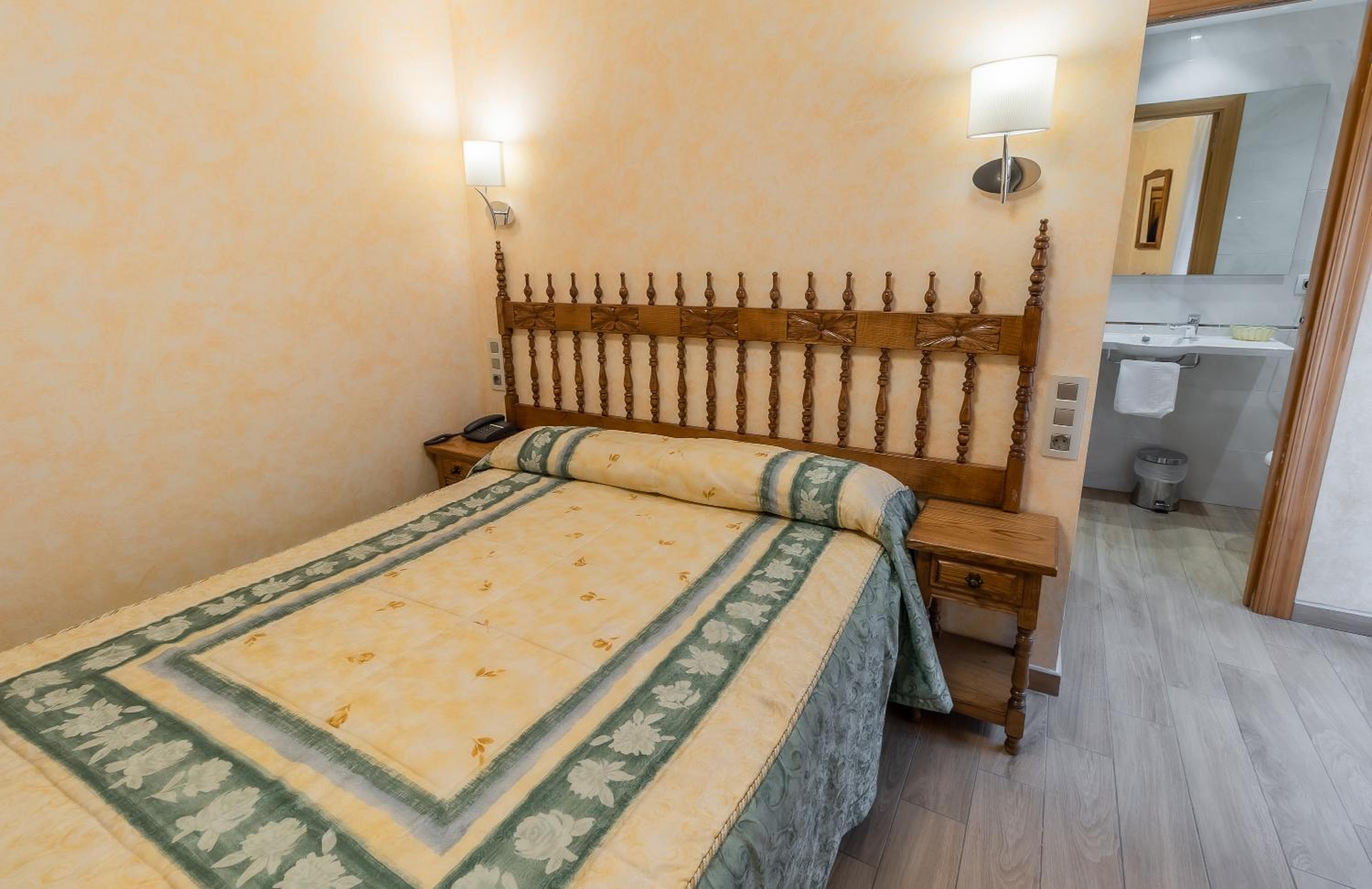 Hostal Santo Domingo de Silos