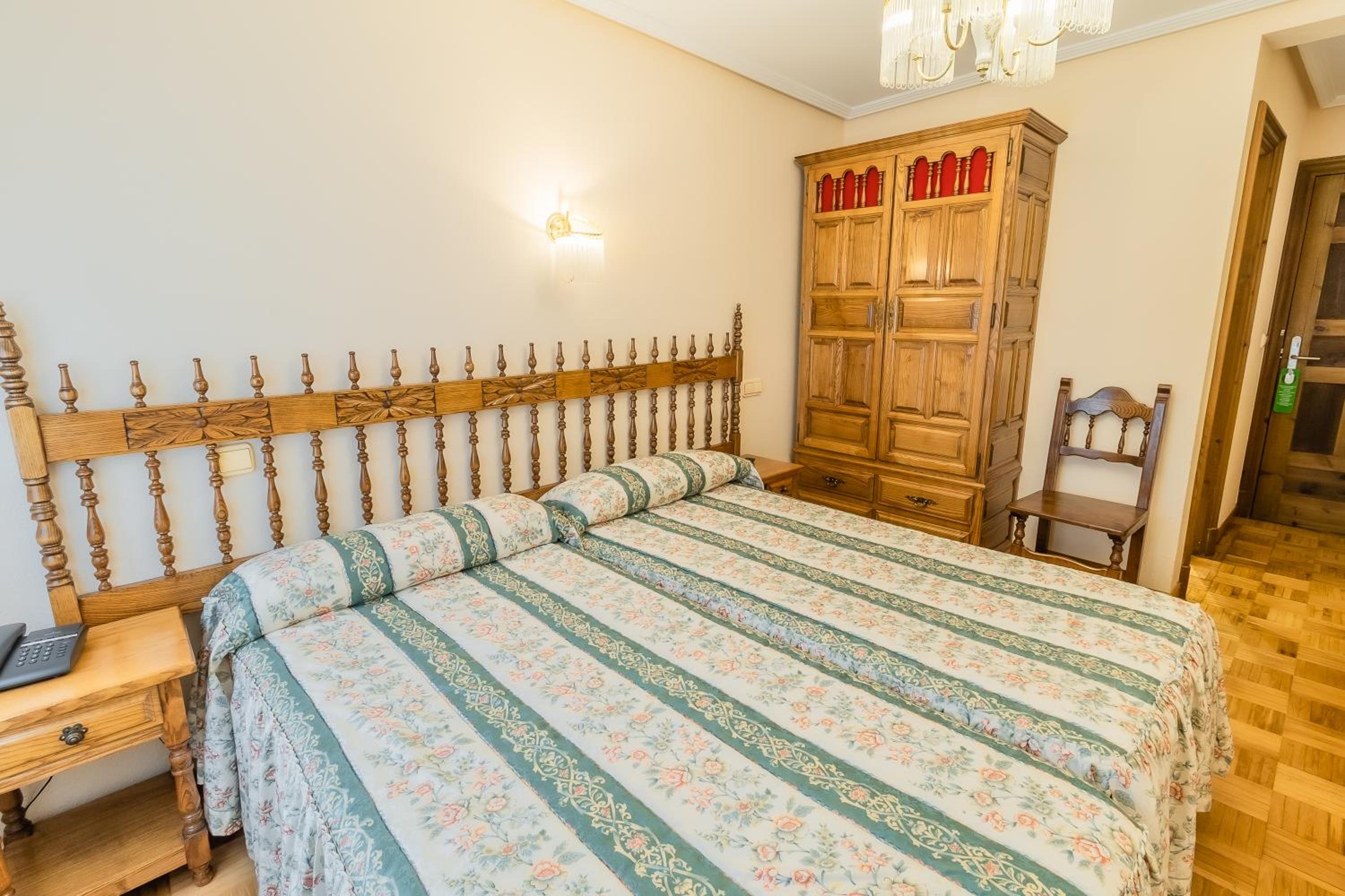 Hostal Santo Domingo de Silos