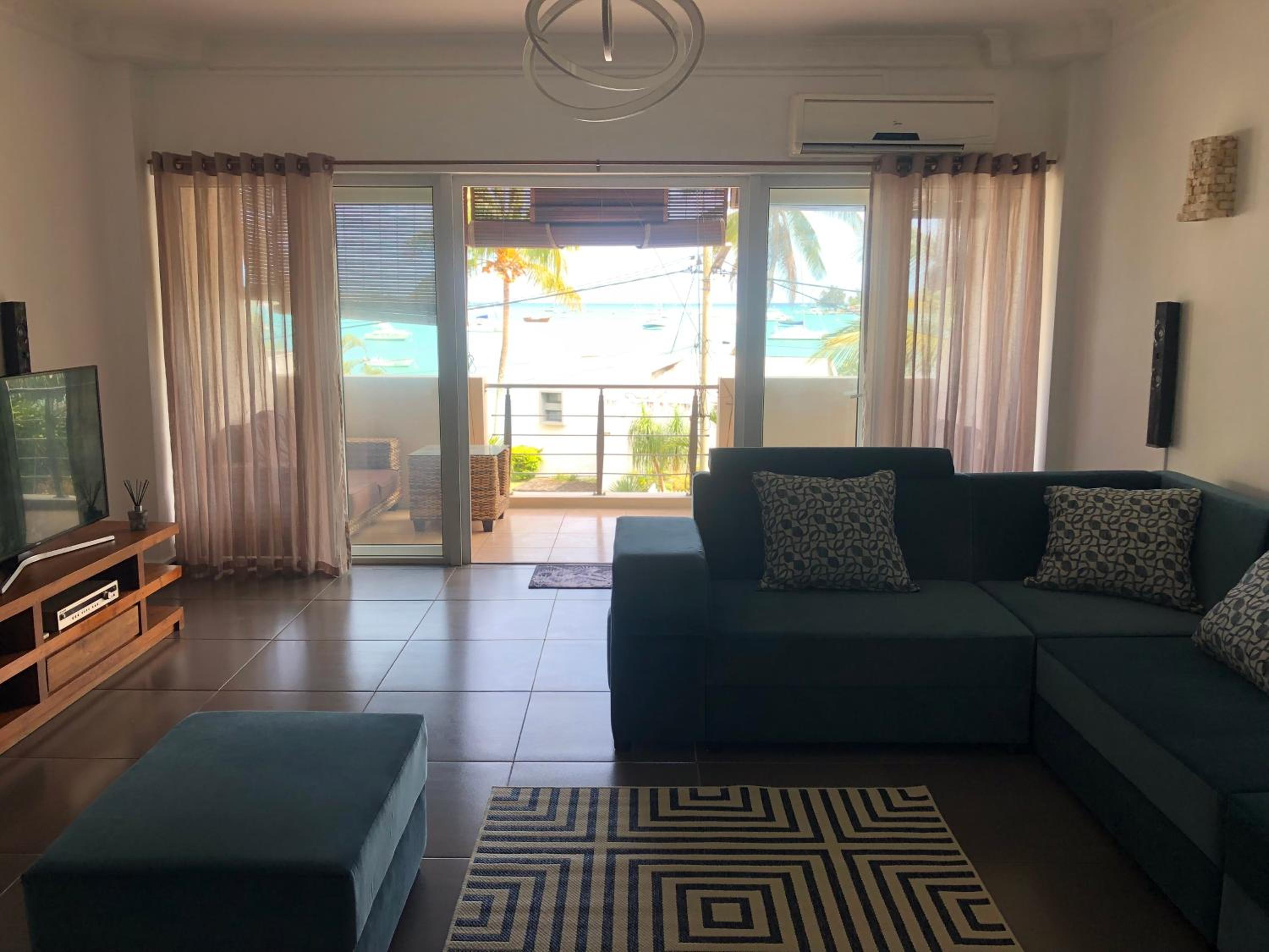 Ocean-view penthouse with roof terrace, Grand Baie, Waterside complex view 3