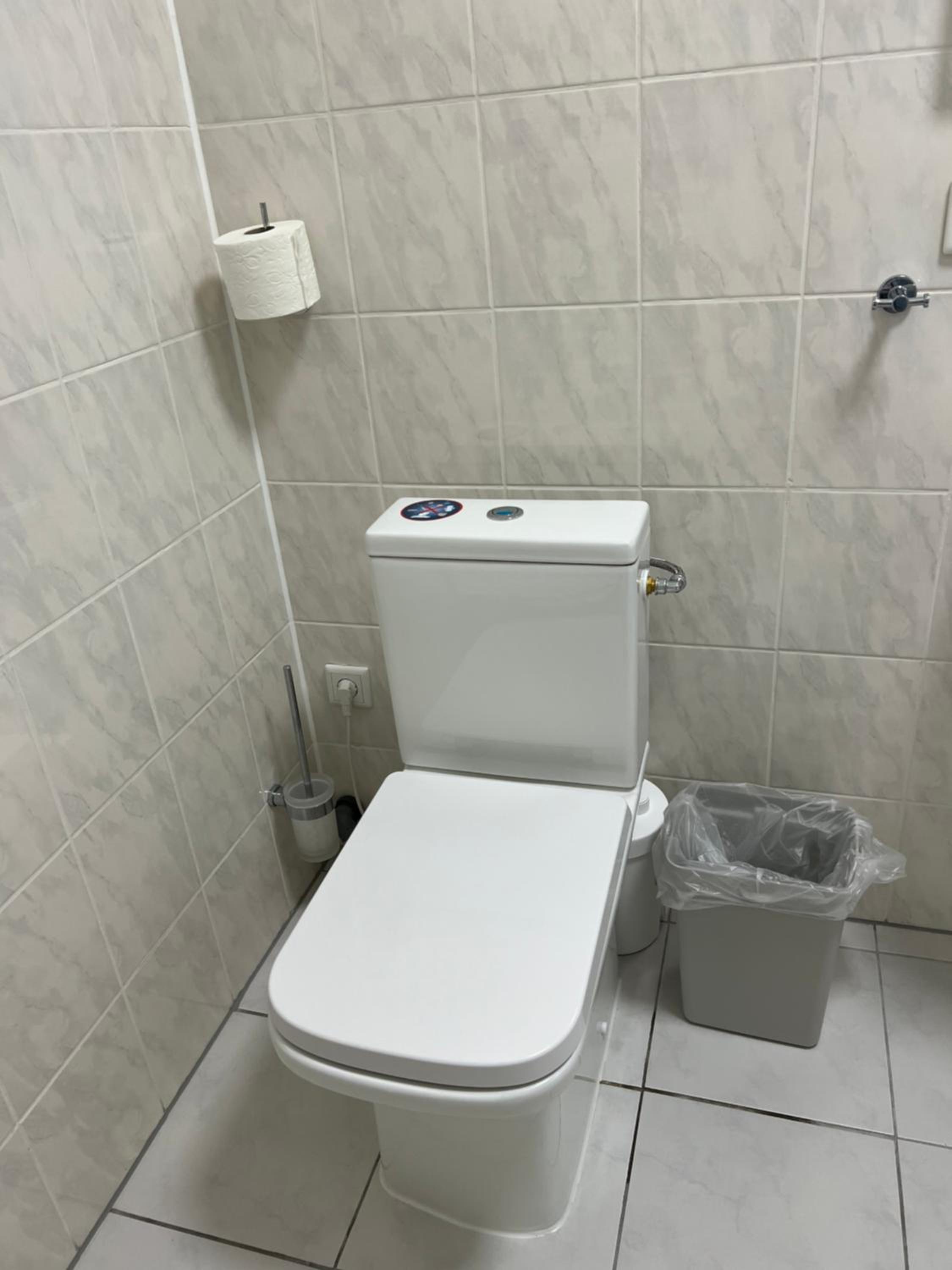Souterrain Studio-Apartment en Nürnberg — bathroom