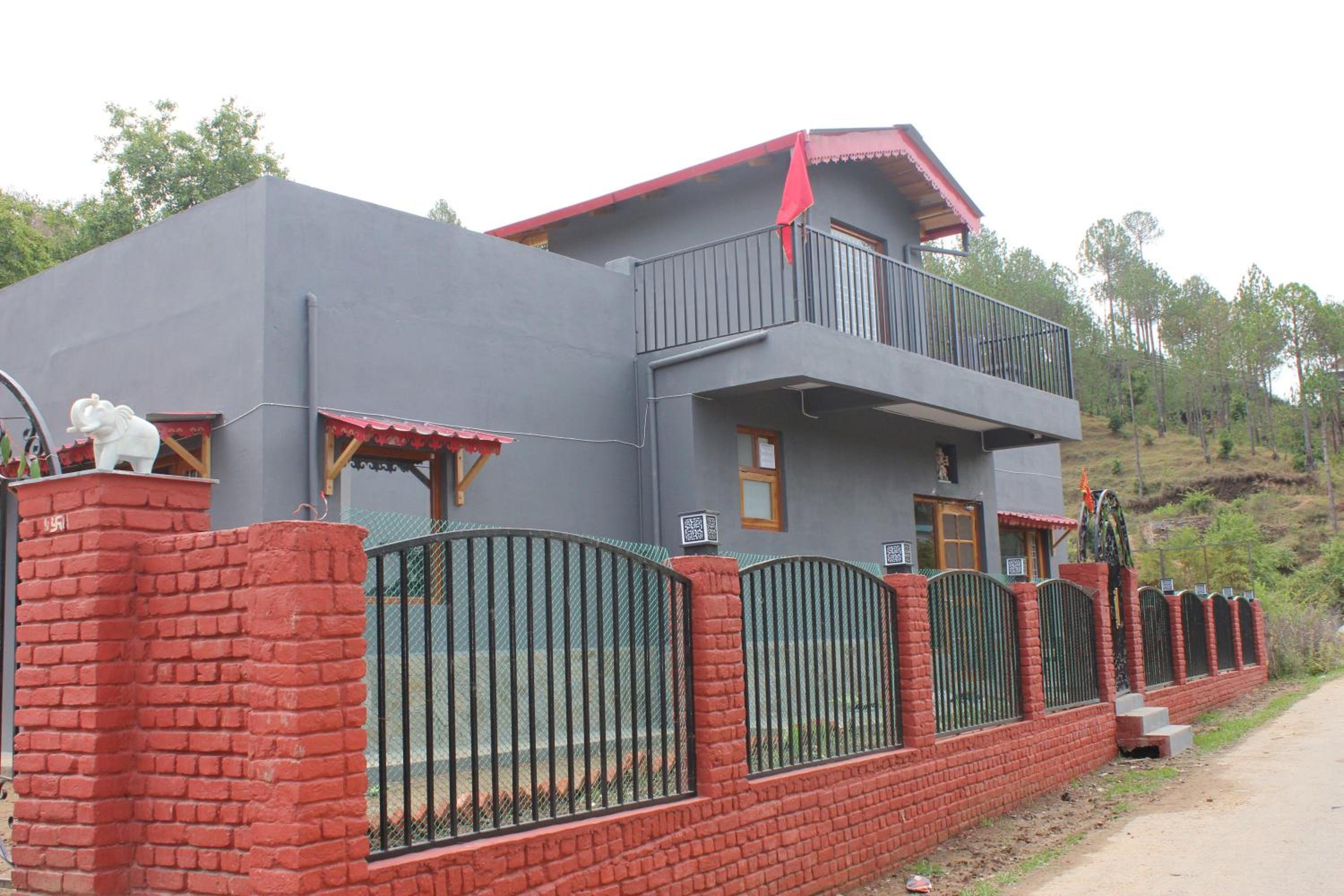 Winter Woods Cottages - 3-bedroom HomeStay view 2