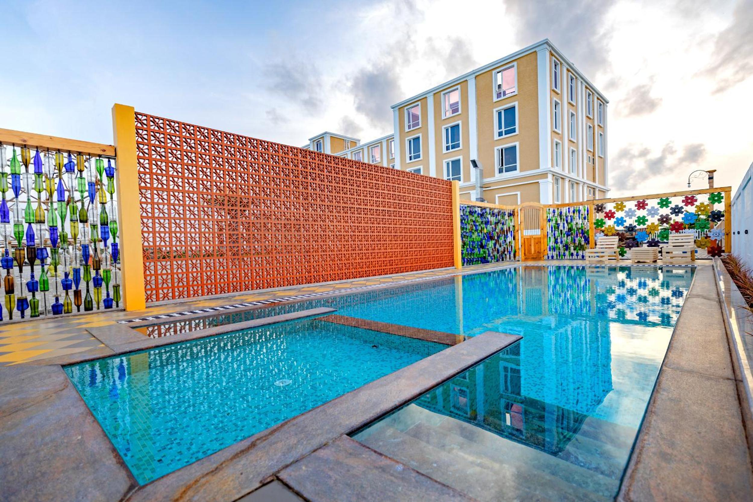 Hotel SRM Grandeurs view 2