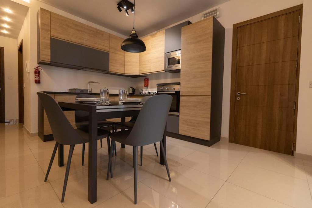 Lovely Modern 1 Bedroom Apartment in San Gwann view 3