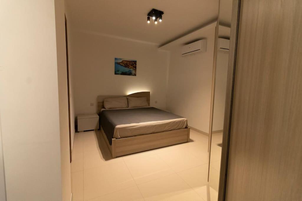 Lovely Modern 1 Bedroom Apartment in San Gwann view 4