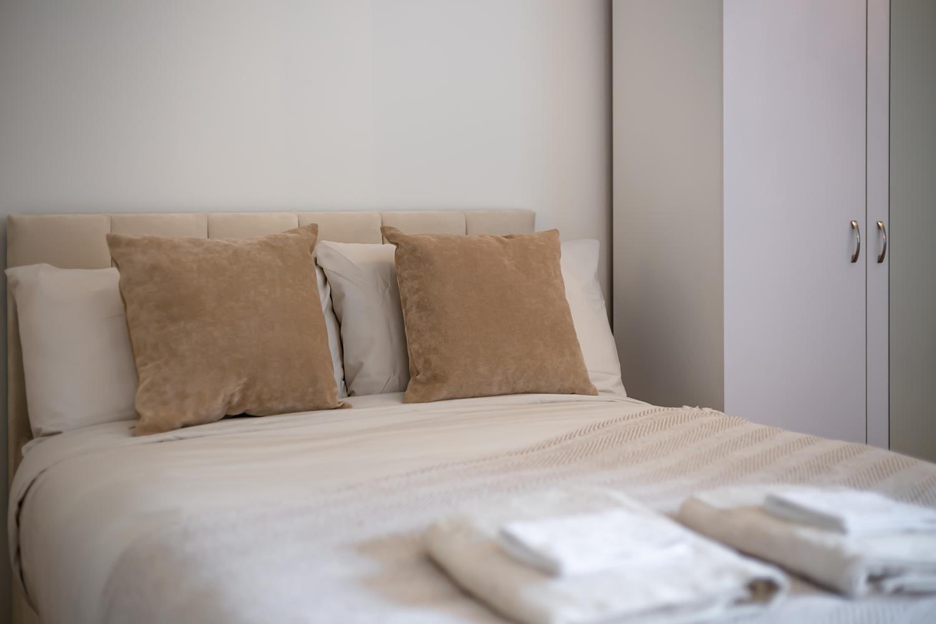 Aryas Apartments London