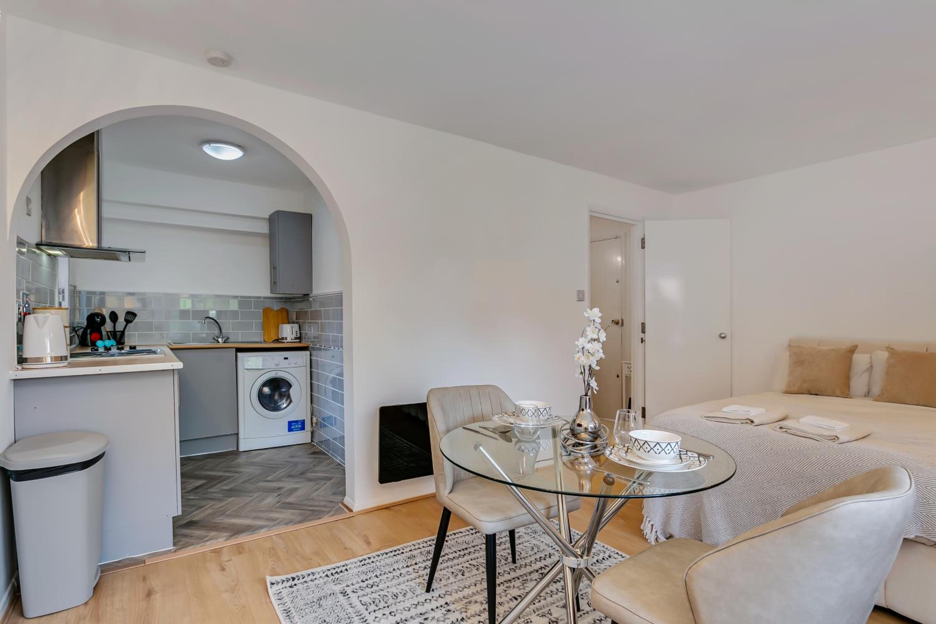 Aryas Apartments London