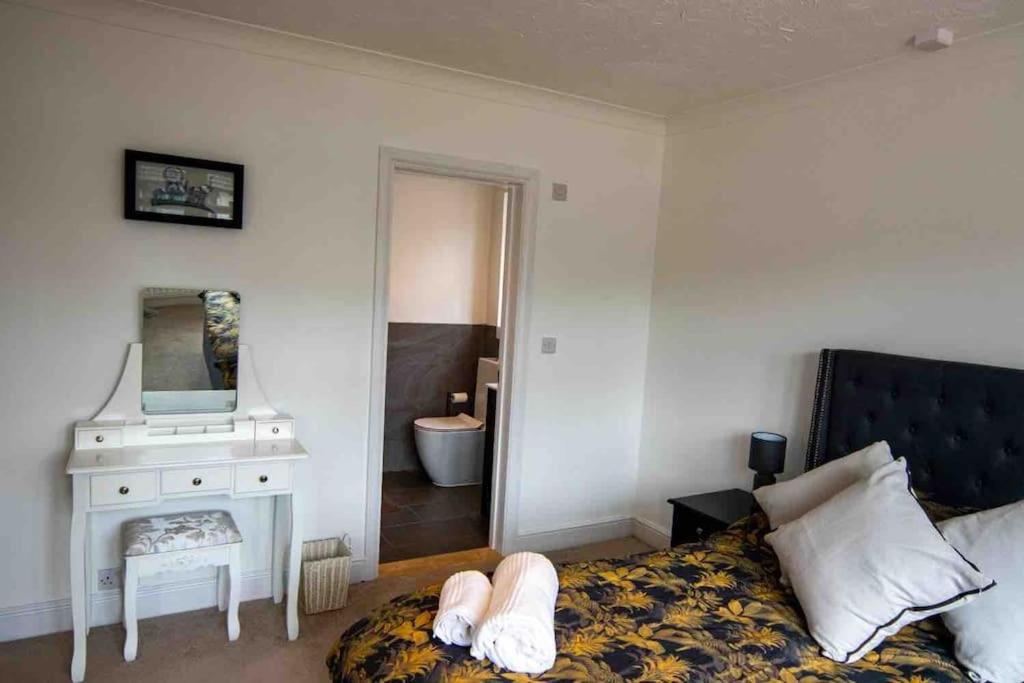 1 Bedroom self contained apartment in Christchurch view 3