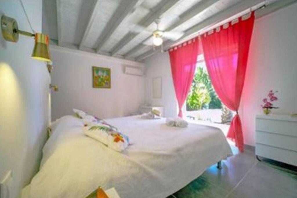 Villa White Oasis calme avec piscine à débordement, 6 personnes view 2