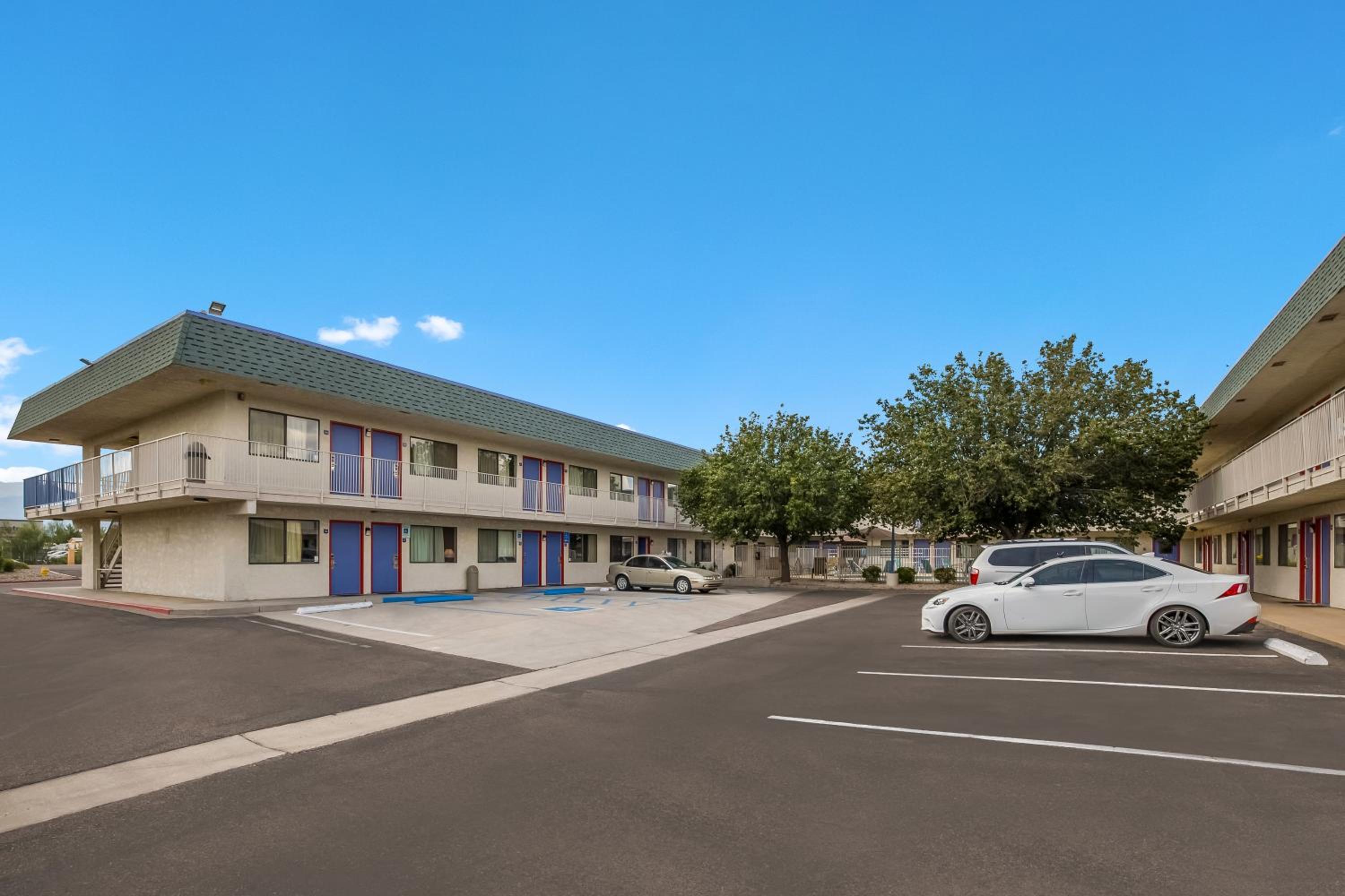 Sierra Vista Vacations - Knights Inn Sierra Vista / East Fry - Property Image 4