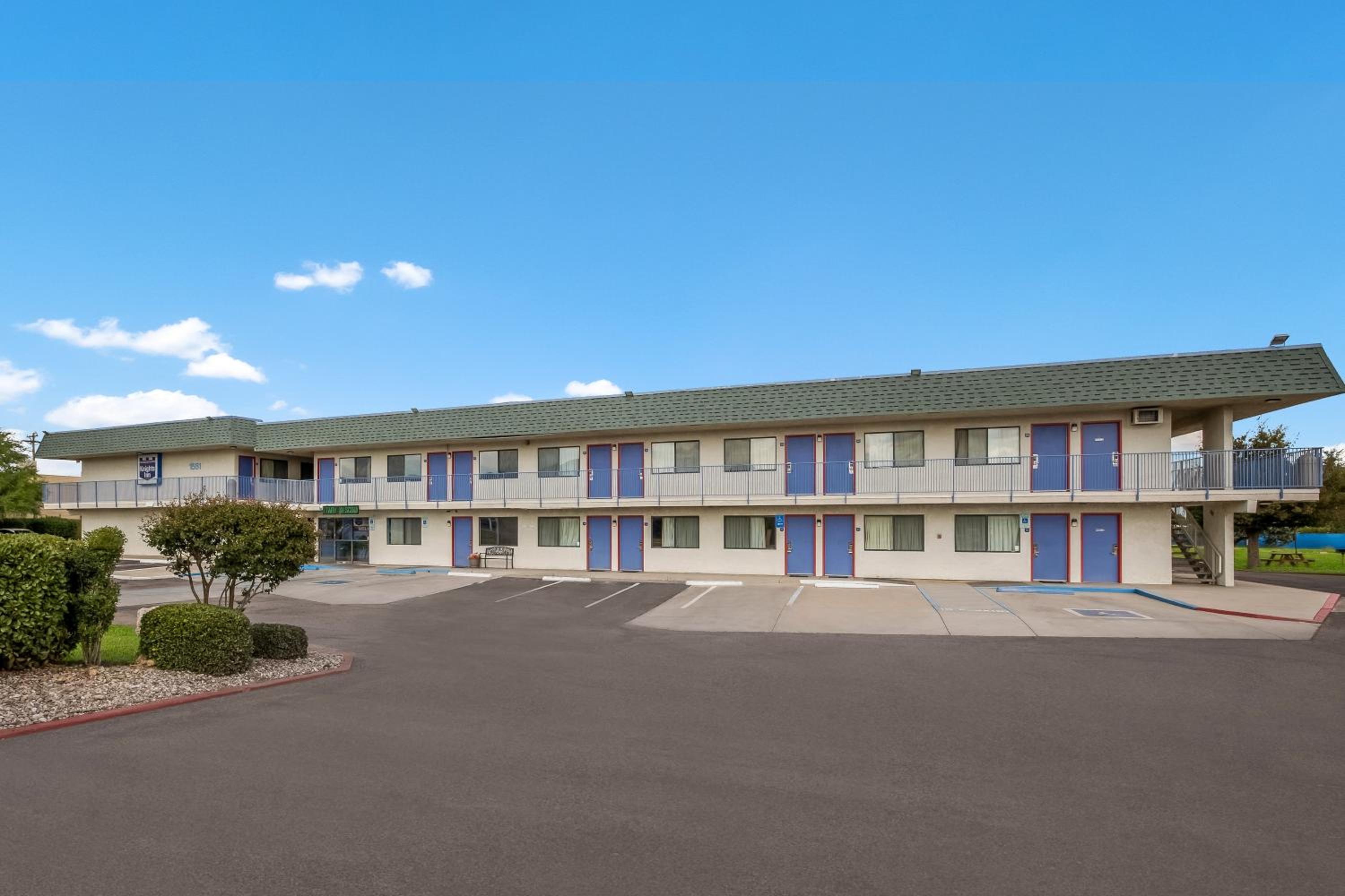 Sierra Vista Vacations - Knights Inn Sierra Vista / East Fry - Property Image 3