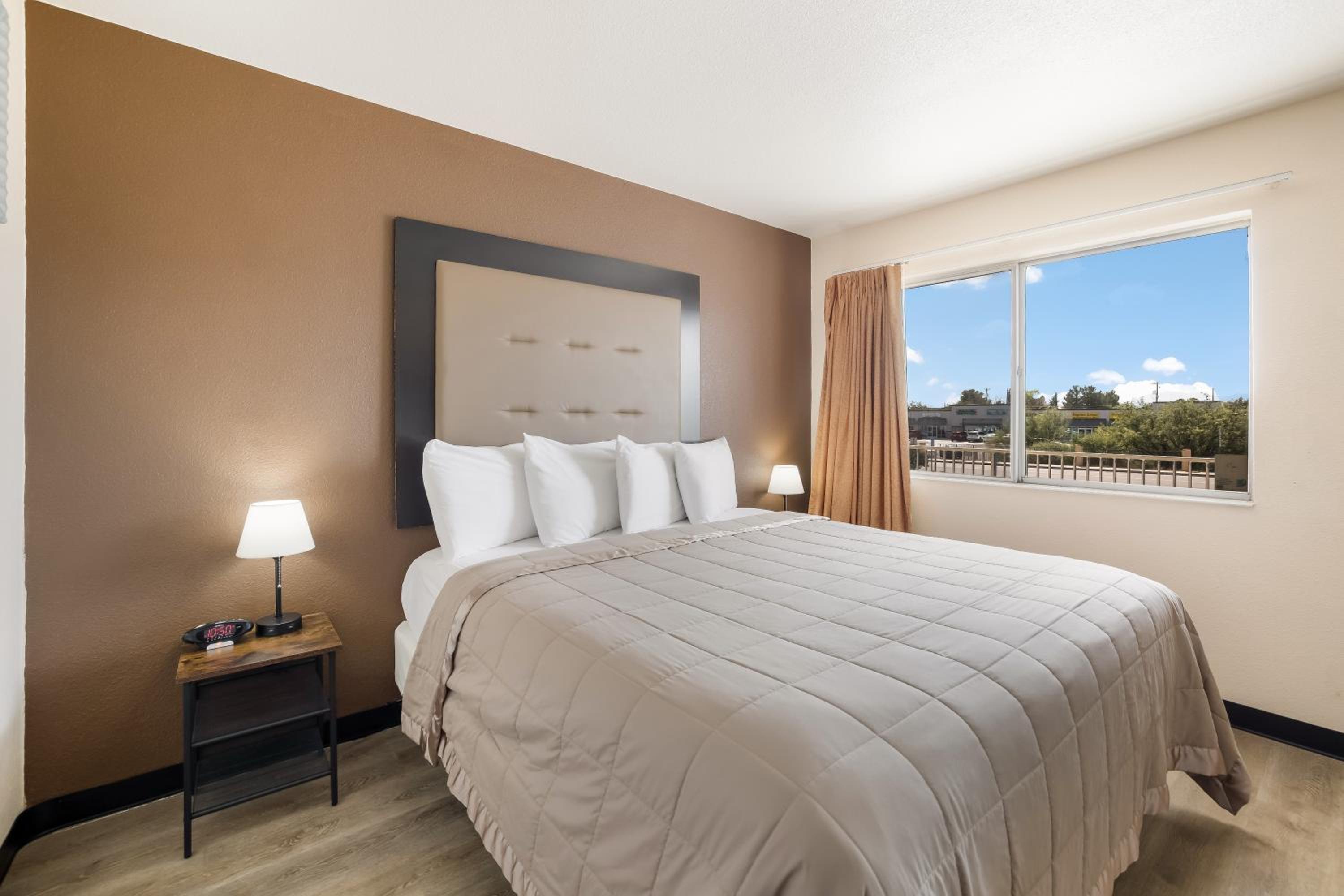 Sierra Vista Vacations - Knights Inn Sierra Vista / East Fry - Property Image 1