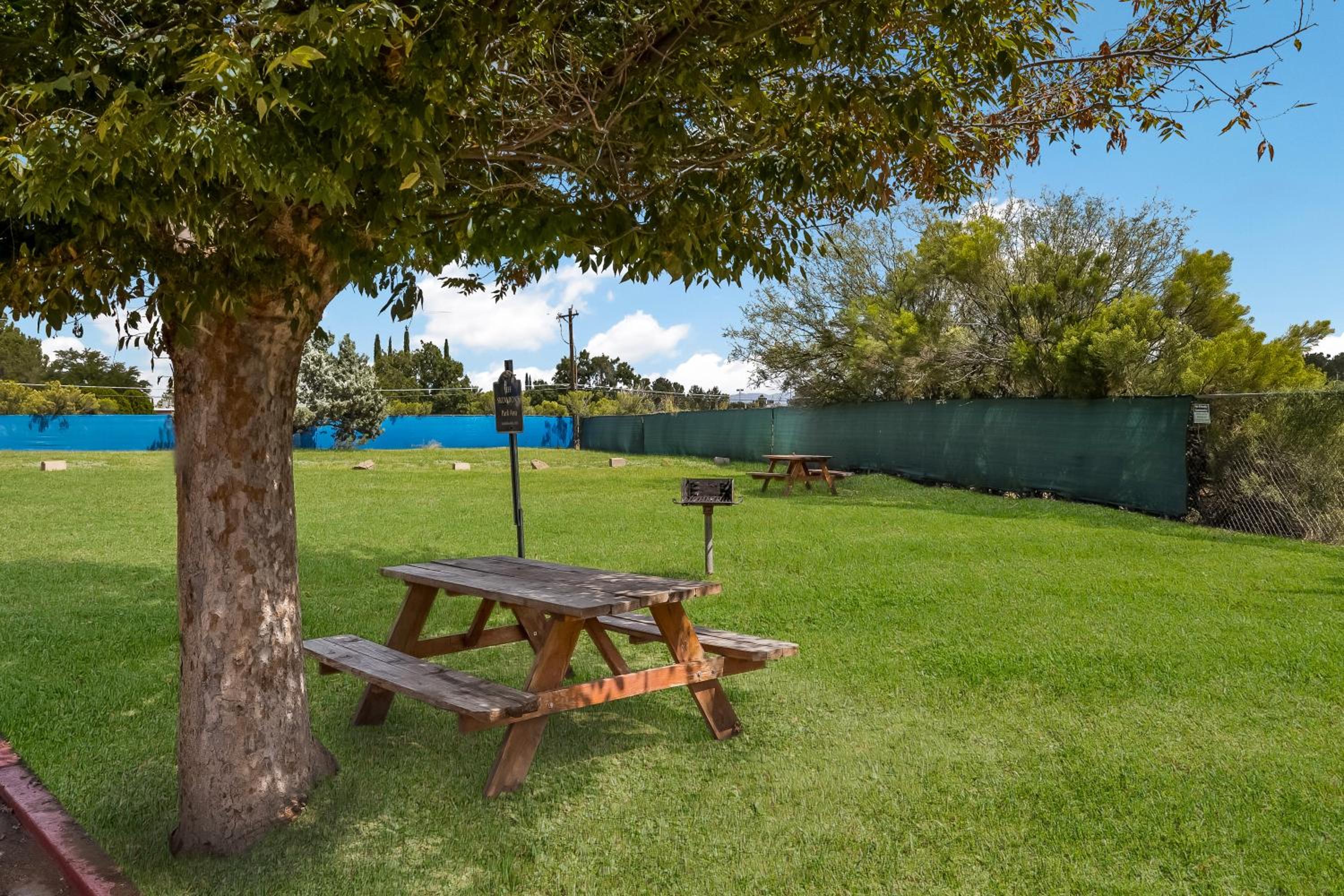 Sierra Vista Vacations - Knights Inn Sierra Vista / East Fry - Property Image 11