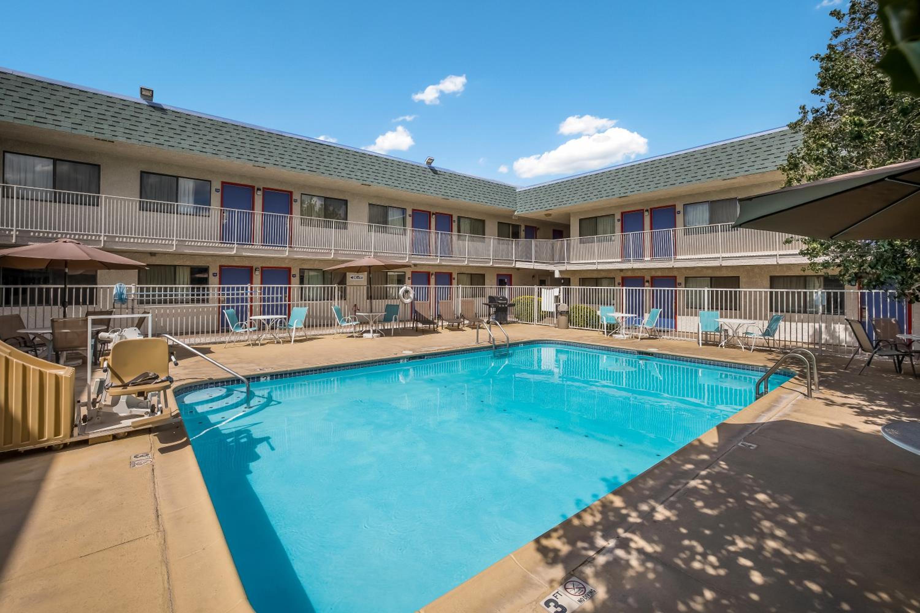 Sierra Vista Vacations - Knights Inn Sierra Vista / East Fry - Property Image 12
