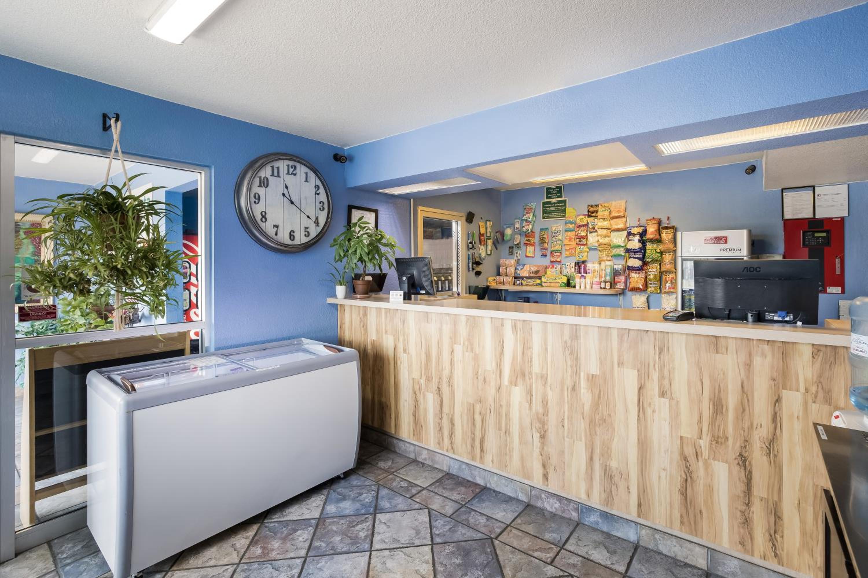 Sierra Vista Vacations - Knights Inn Sierra Vista / East Fry - Property Image 3