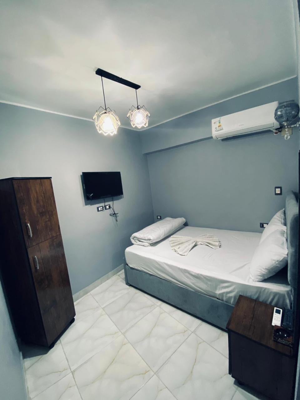 NADA _ HOTEL