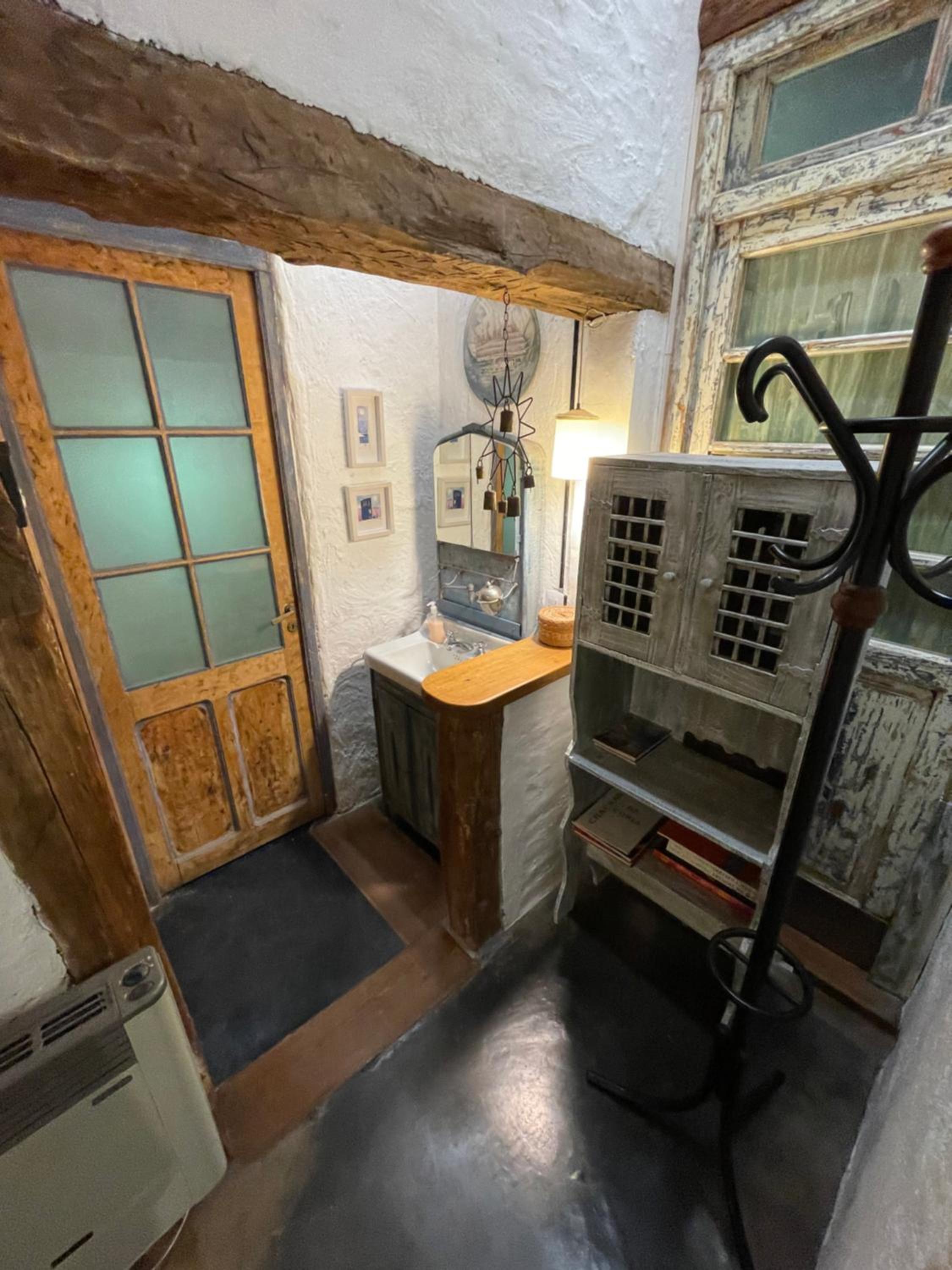 ocre y madera