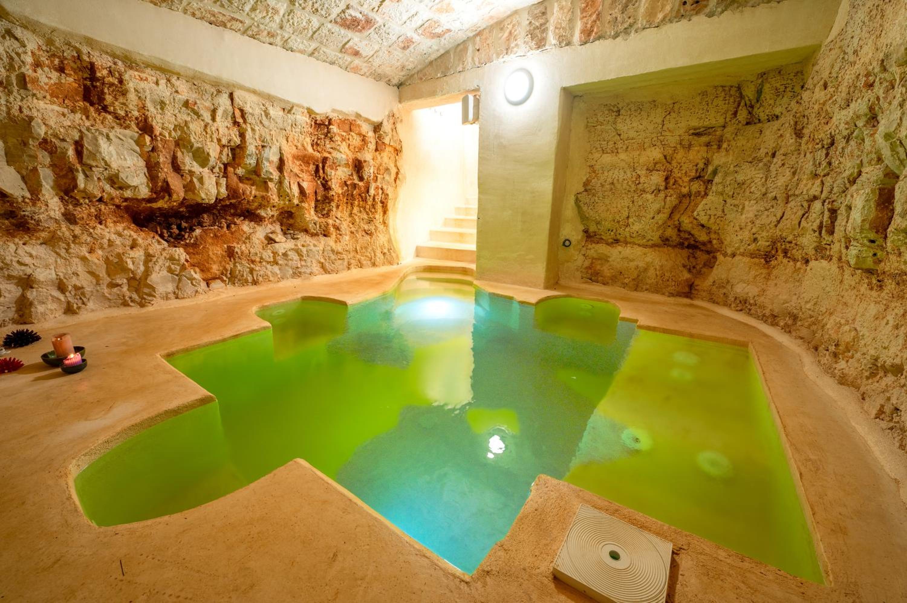 Lamia with pool photo 2