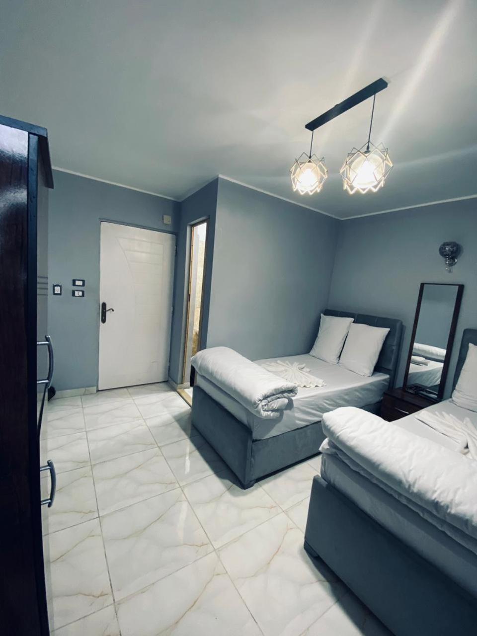 NADA _ HOTEL