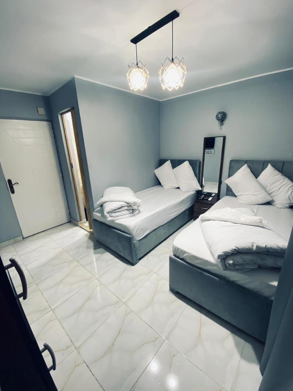 NADA _ HOTEL